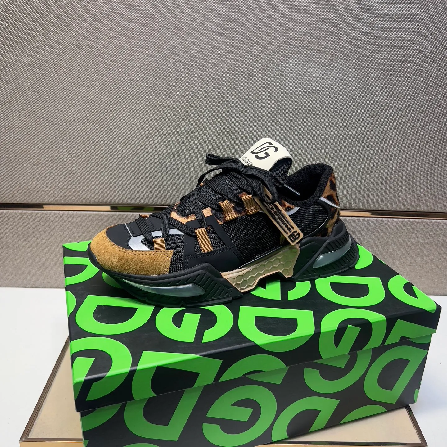 ⬛️Men's men's shoes💰p560【DG～】couple casual shoes 2025z cabinet sales simultaneously 🔶Size: 35-44#️⃣ 🔷1 color🔜The upper is made of multi-material splicing➕Mesh lining, comfortable and breathable, sole: original comfortable and wear-resistant outsole, ⚠️real thing📱photographed🎬real thing is better📢📢📢